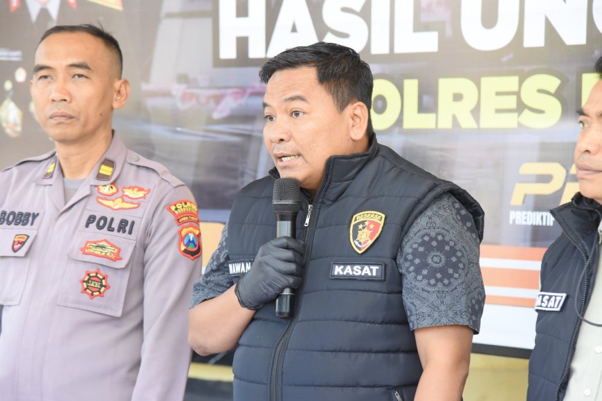 Polres Bondowoso Amankan Dua Tersangka Penimbun 1 Ton BBM Bersubsidi   